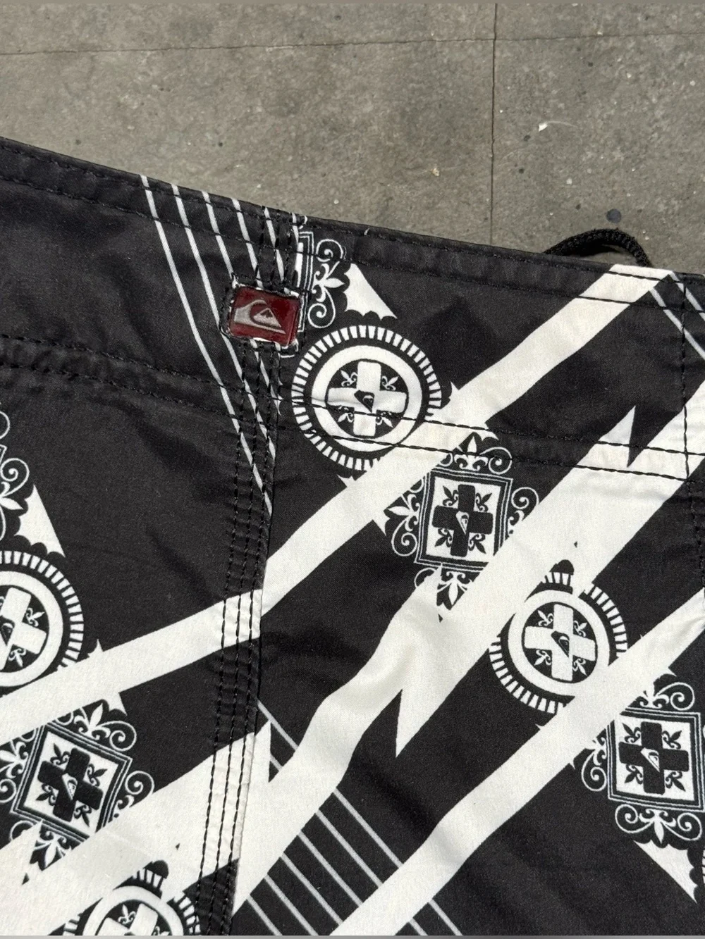 Vintage Quicksilver Board Shorts Men's 33 Graffiti Spellout Y2K Beach X Games